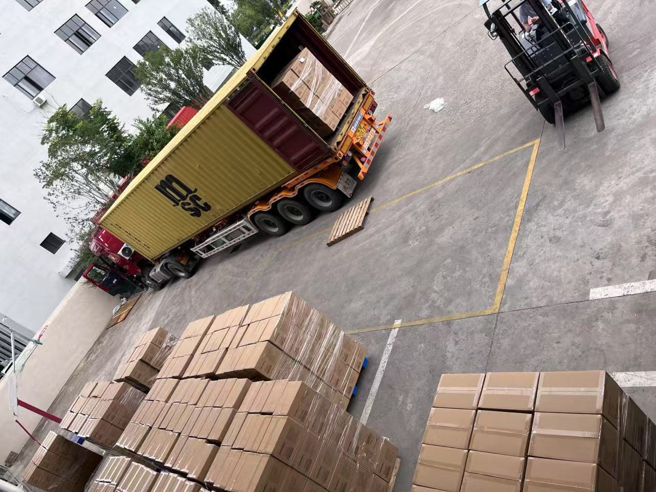 Matagumpay na nagpapadala ng Landsign ng mga batch ng mga kalakal