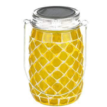 solar mason jar na nakasabit na ilaw